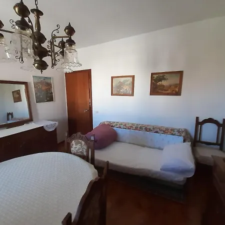 Apartment Grazioso E Confortevole A *