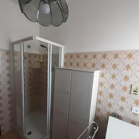 Grazioso E Confortevole A *